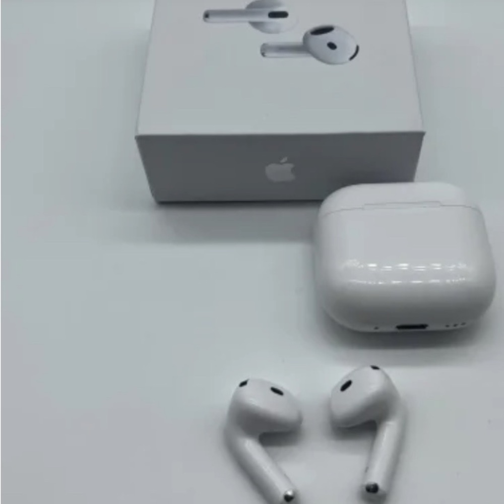 White AirPod 4’s with Charging Case